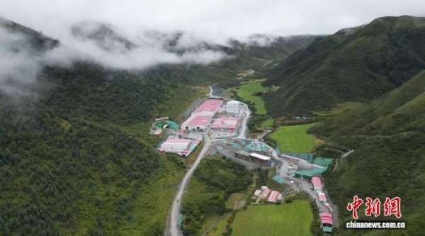 V交易网 “西成铁路”高寒山区扎西隆隧道贯通